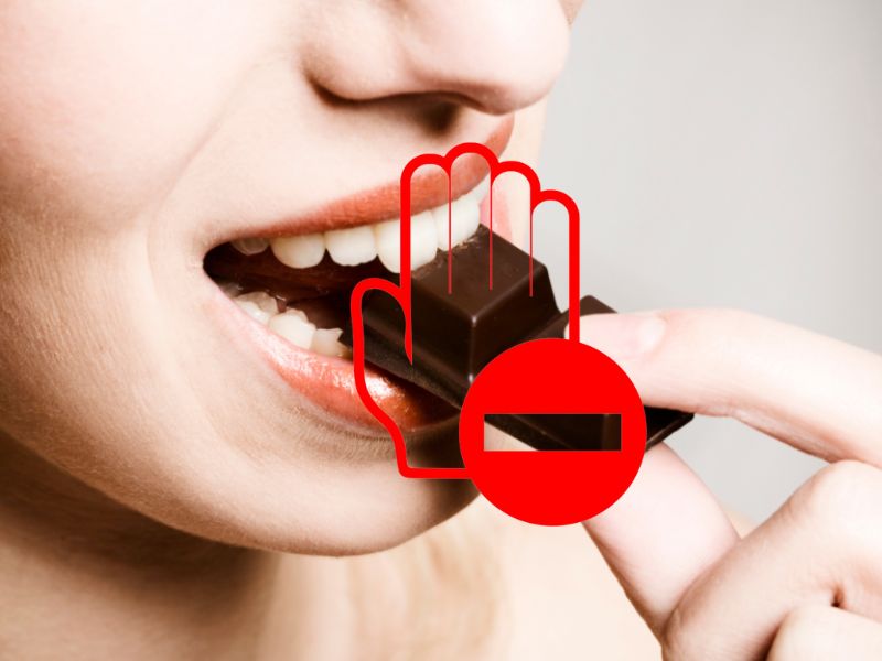 چه کسانی نباید شکلات تلخ بخورند