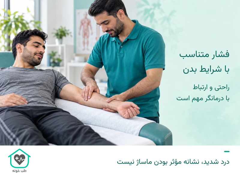 ماساژ آرام ساعد ورزشکار توسط درمانگر با تماس ملایم و بدون فشار شدید