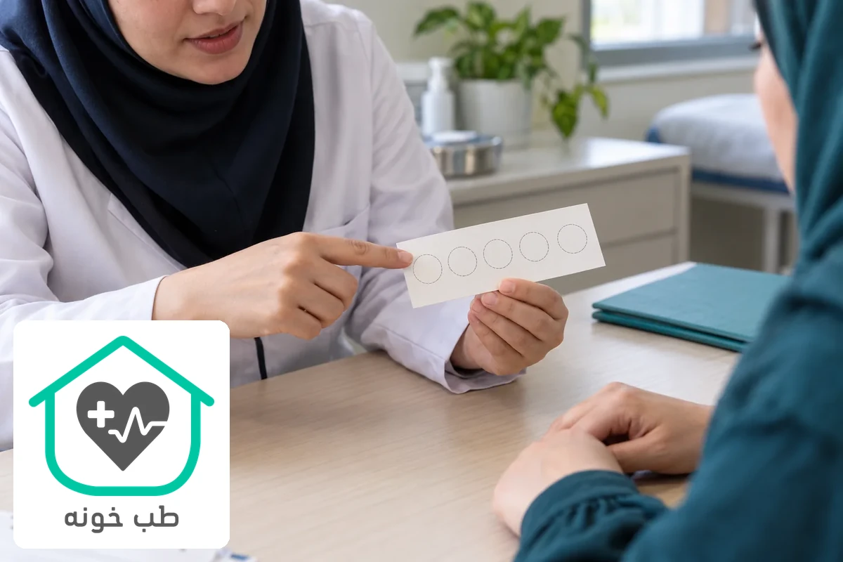 تصویرسازی با هوش مصنوعی: توضیح کارت خالی نمونه‌گیری غربالگری نوزاد برای والد در مرکز سلامت