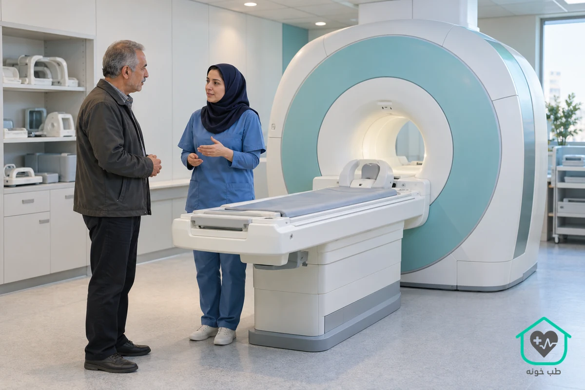 تصویر آموزشی ساختهشده با هوش مصنوعی از توضیح کارشناس درباره دستگاه امآرآی؛ بدون نمایش اسکن یا نتیجه تشخیصی